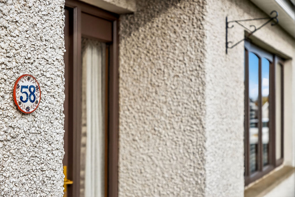 4 Bed Semi-detached Chalet Bungalow - Image 3