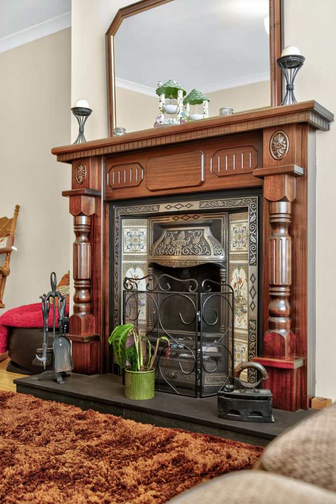 4 Bed Semi-detached Chalet Bungalow - Image 7