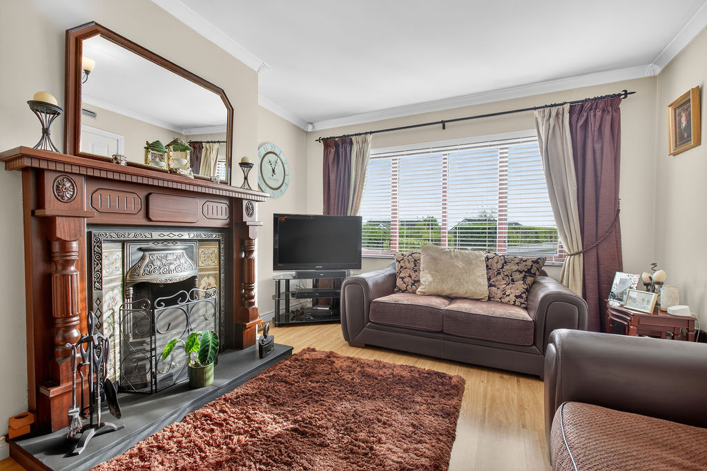 4 Bed Semi-detached Chalet Bungalow - Image 8