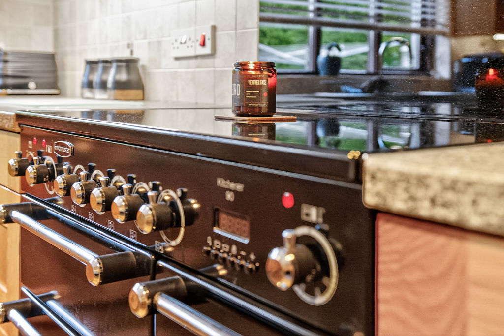 4 Bed Semi-detached Chalet Bungalow - Image 13