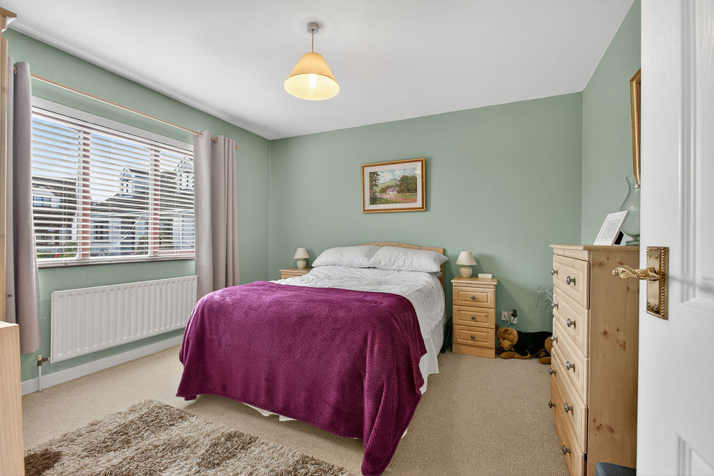 4 Bed Semi-detached Chalet Bungalow - Image 18