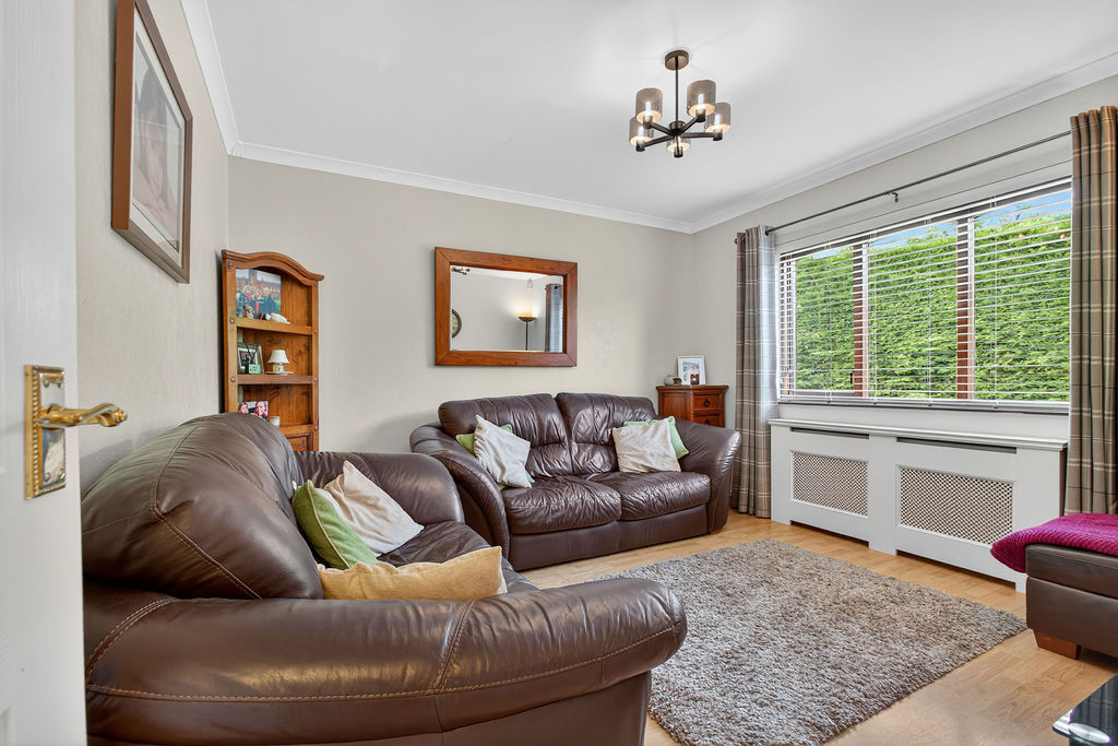 4 Bed Semi-detached Chalet Bungalow - Image 19