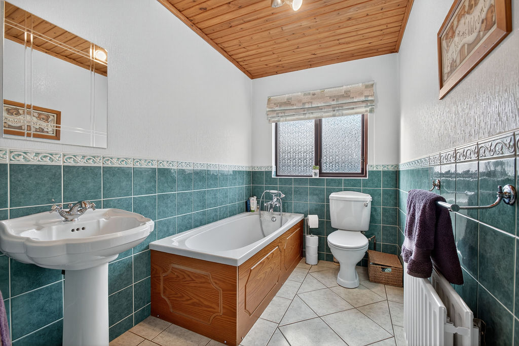 4 Bed Semi-detached Chalet Bungalow - Image 20