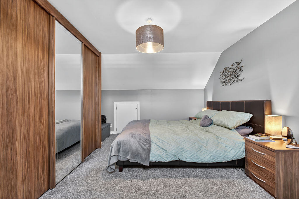 4 Bed Semi-detached Chalet Bungalow - Image 22