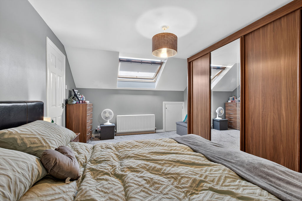 4 Bed Semi-detached Chalet Bungalow - Image 23