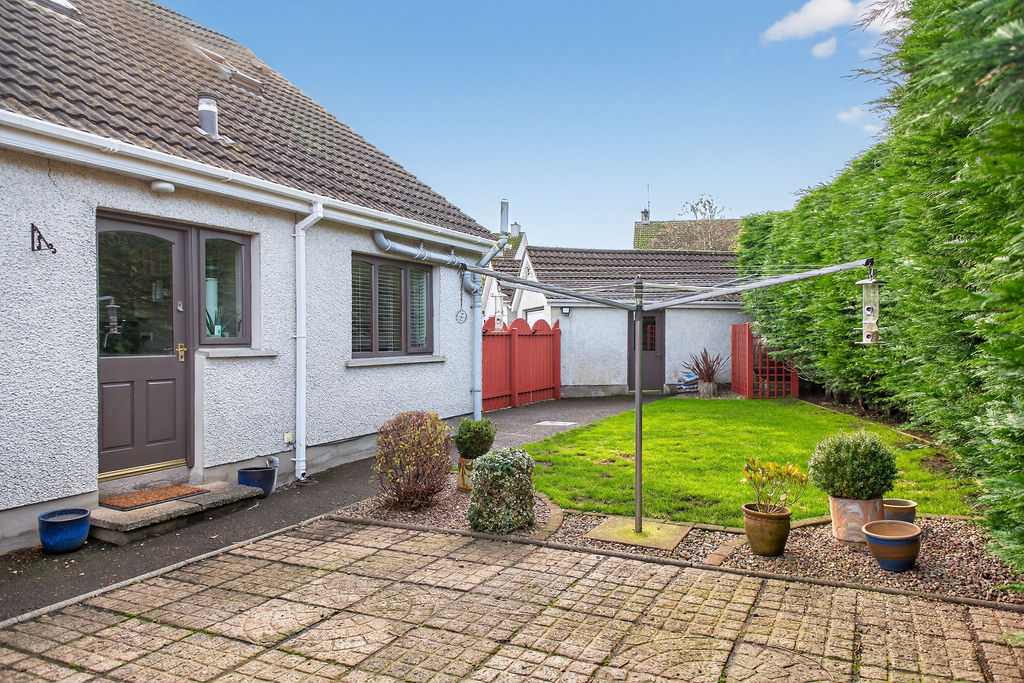 4 Bed Semi-detached Chalet Bungalow - Image 29