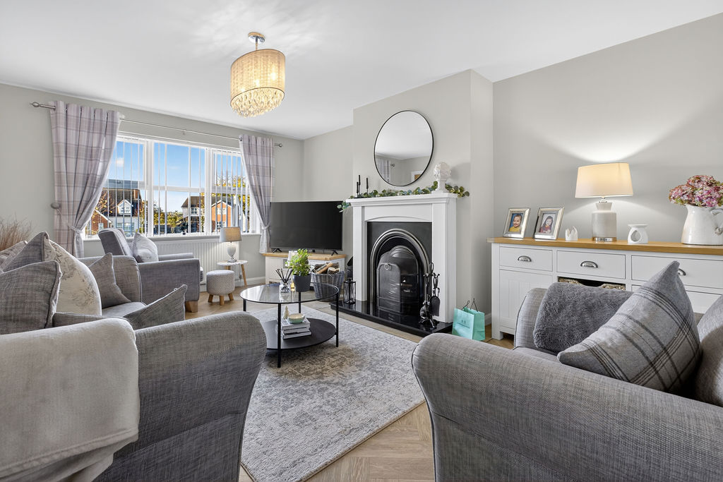 3 Bed Semi-detached House - Image 5