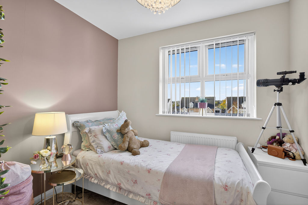 3 Bed Semi-detached House - Image 18