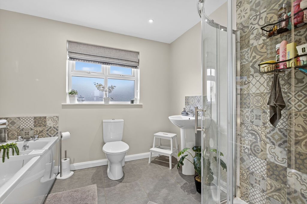 3 Bed Semi-detached House - Image 19