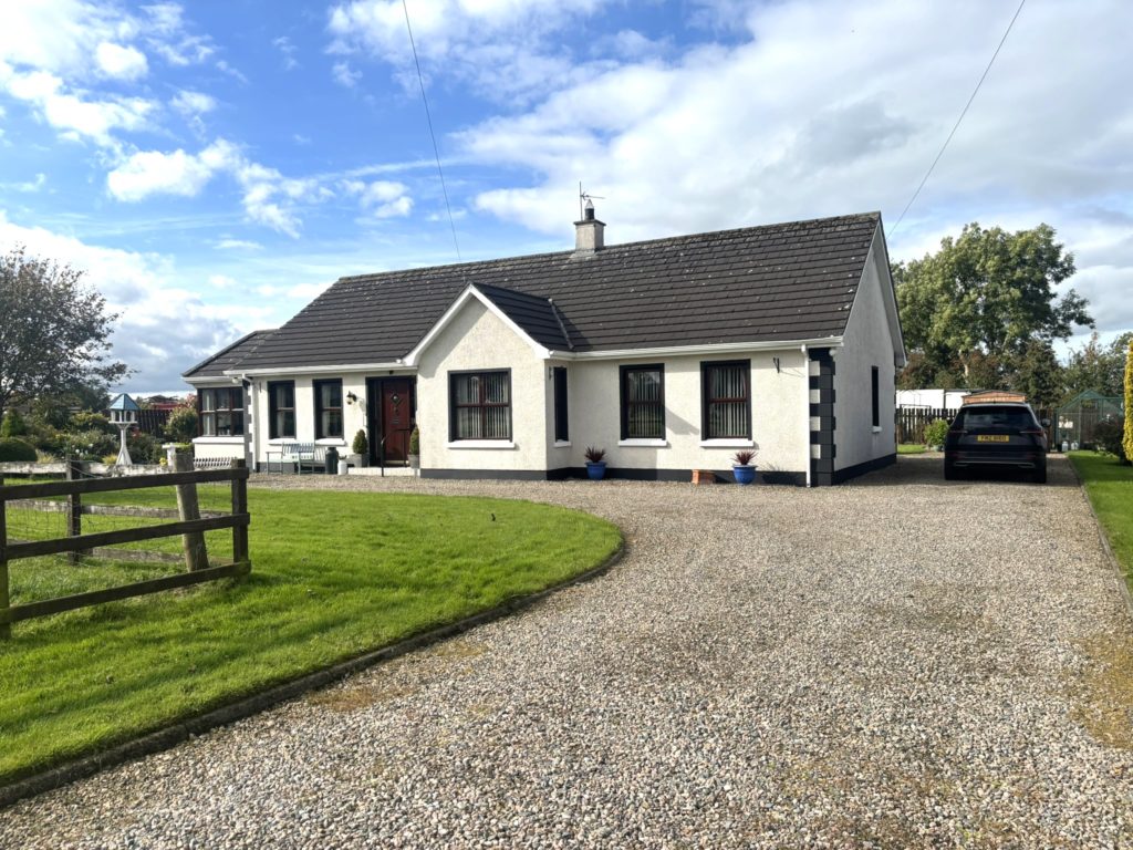 3 Bed Detached Bungalow - Image 2