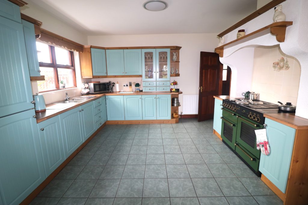3 Bed Detached Bungalow - Image 7