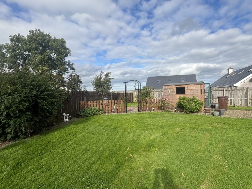 3 Bed Detached Bungalow - Image 22
