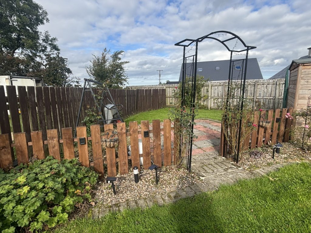 3 Bed Detached Bungalow - Image 23
