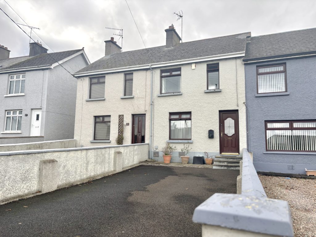 3 Bed Mid-terrace House - Image 1