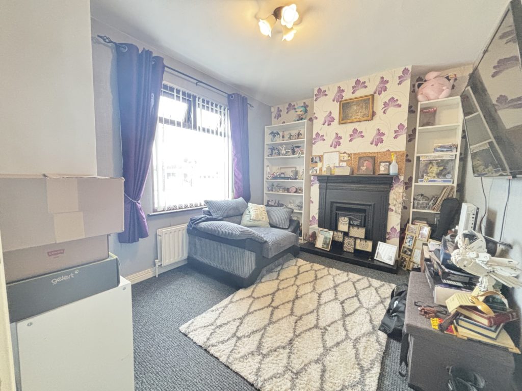 3 Bed Mid-terrace House - Image 3