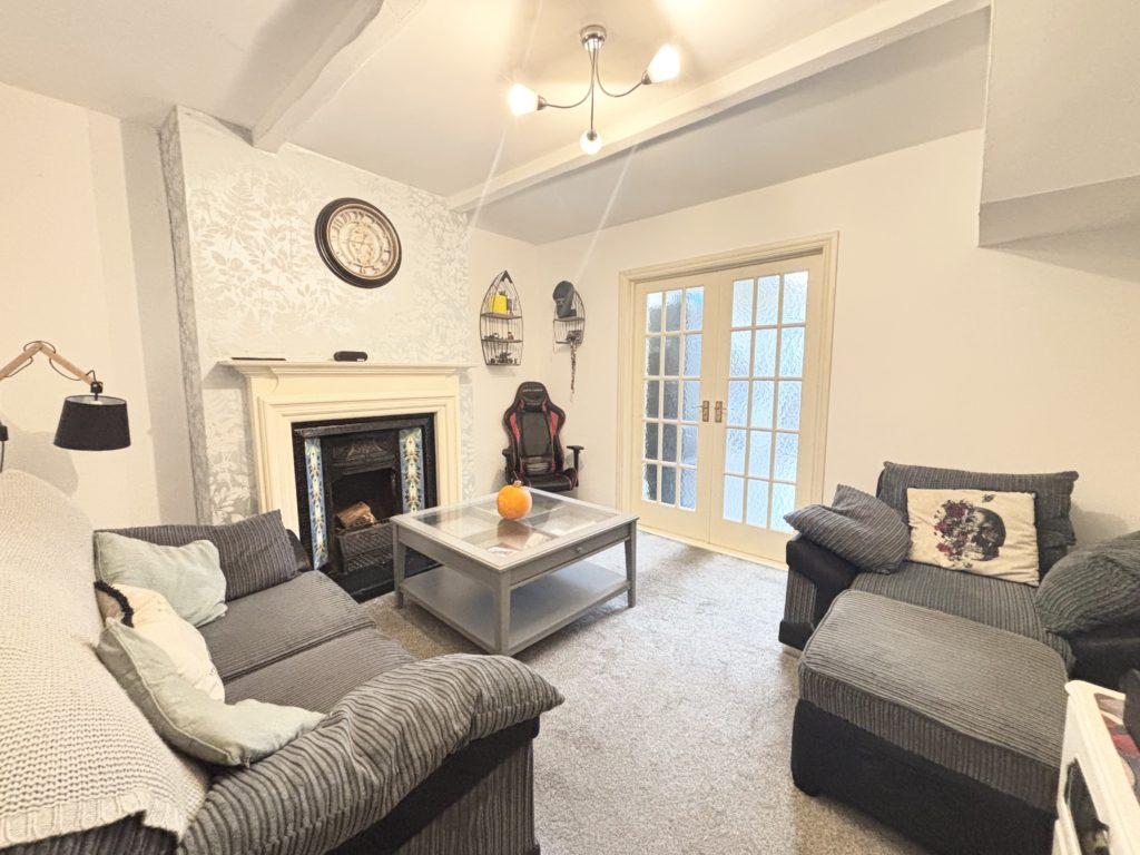 3 Bed Mid-terrace House - Image 5