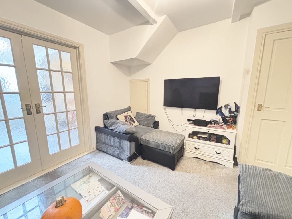 3 Bed Mid-terrace House - Image 6