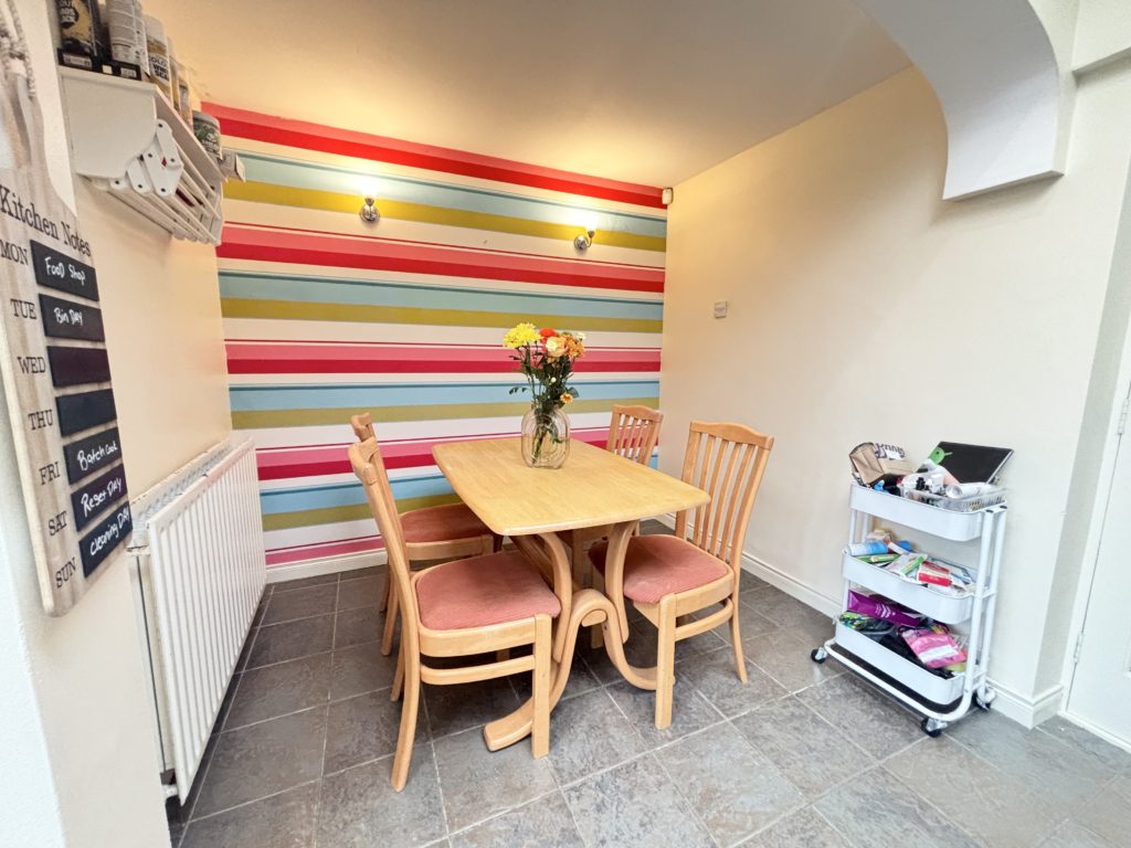 3 Bed Mid-terrace House - Image 10