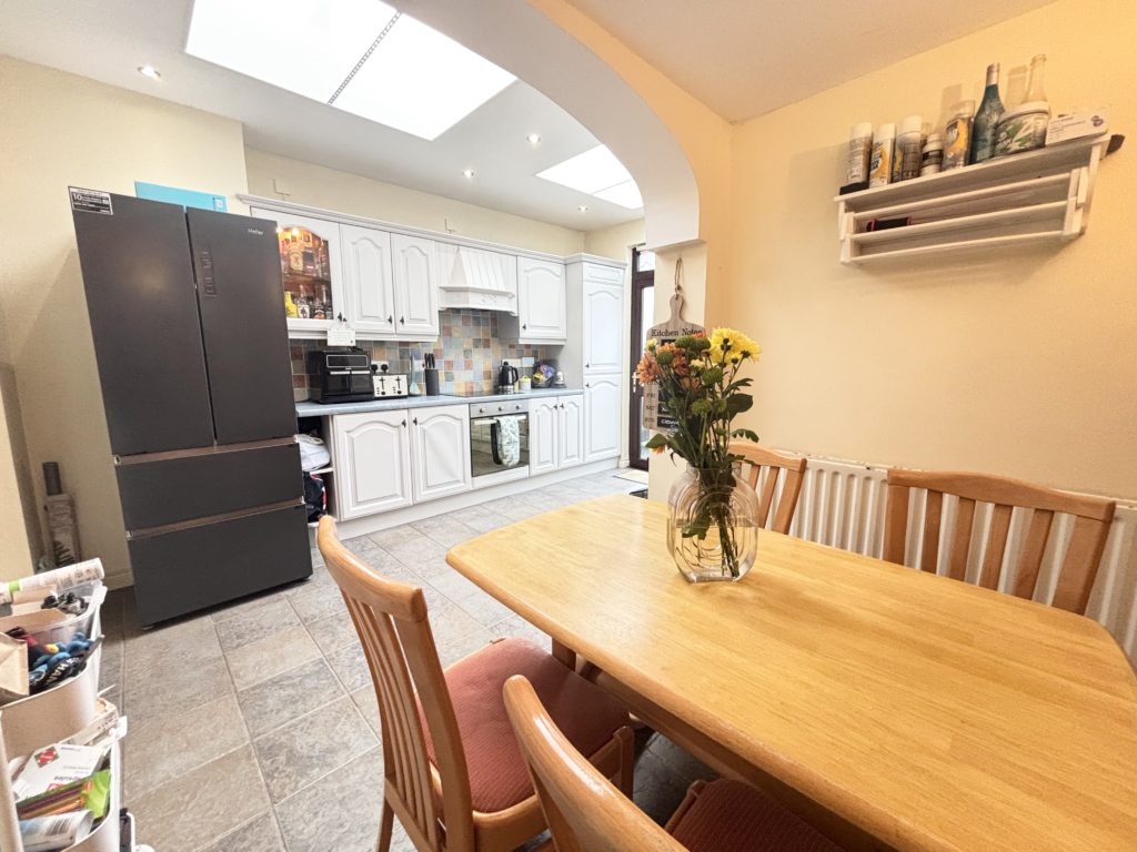 3 Bed Mid-terrace House - Image 11