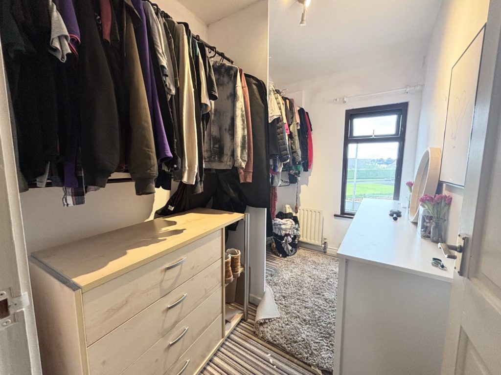 3 Bed Mid-terrace House - Image 17