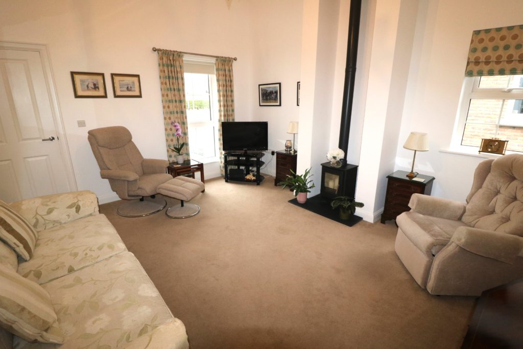 3 Bed Semi-detached Bungalow - Image 4